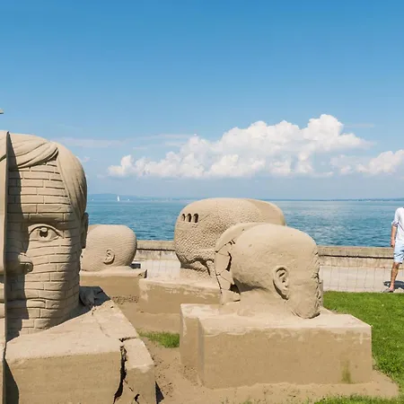 Moderne Mit Bodenseeblick Апартаменты *